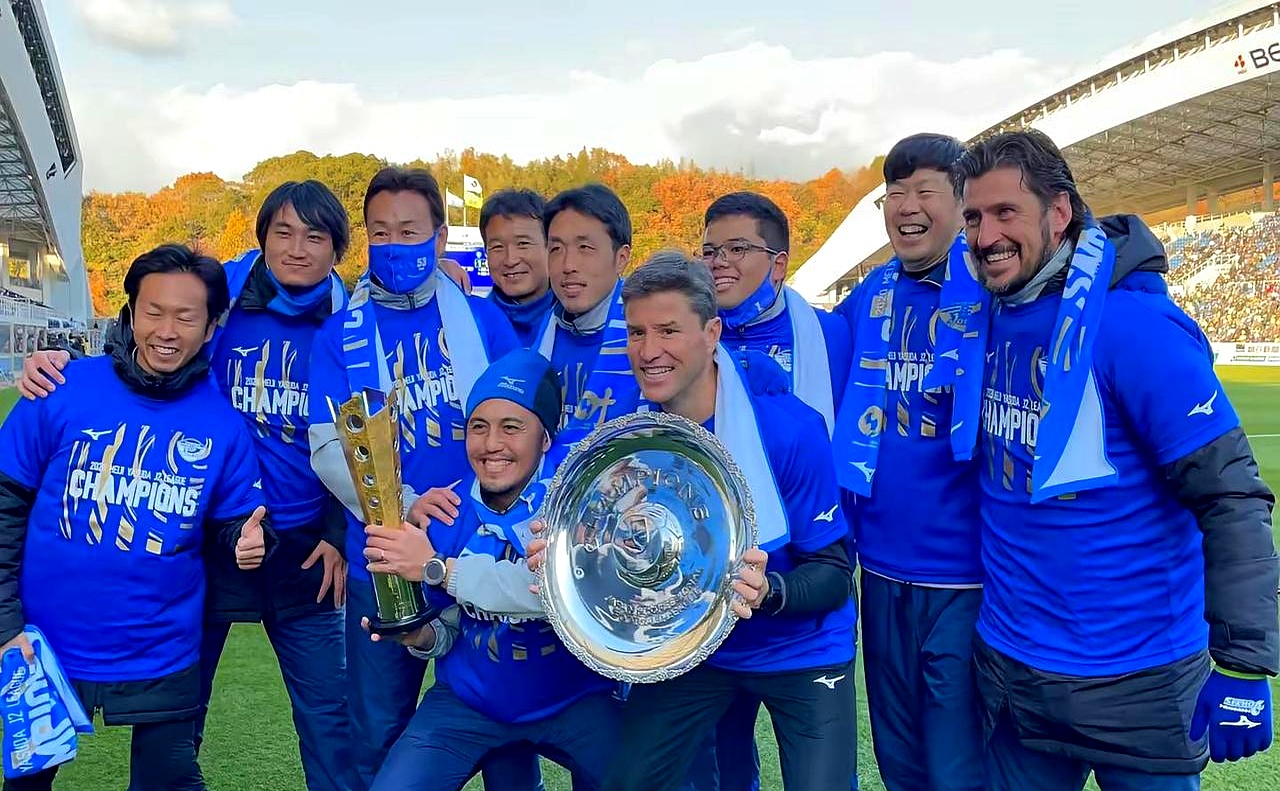 米兰体育-2-2！武汉三镇逼平联赛第3，邓卓翔带队11轮狂揽18分，成土帅之光